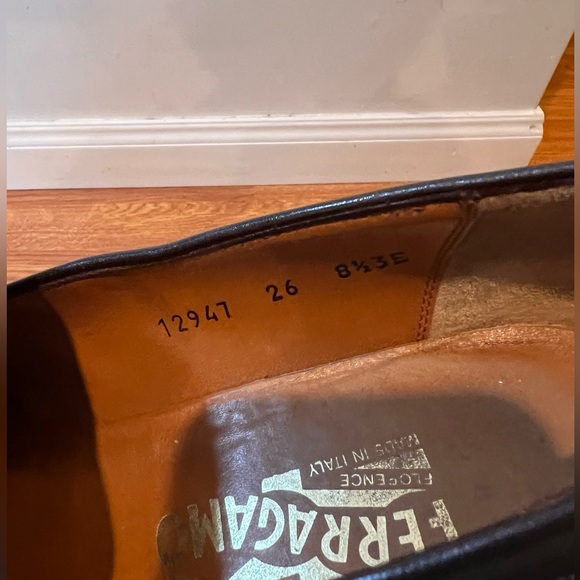 Salvatore Ferragamo men leather loafer shoes size 8.5 us. Great used condition. - Picture 2 of 7